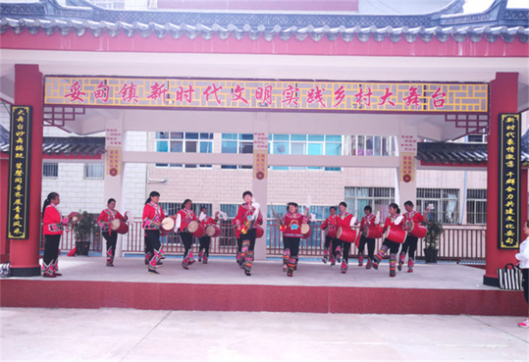 開(kāi)展文藝活動(dòng).jpg