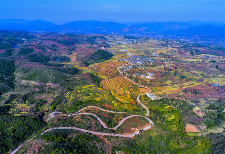 四通八達(dá)的鄉(xiāng)村公路.jpg